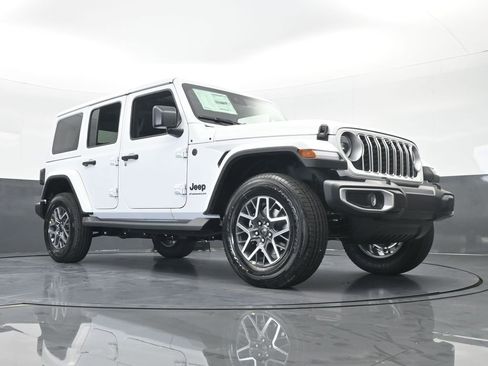 Used 2025 Jeep Wrangler Sahara AWD/4WD image 60