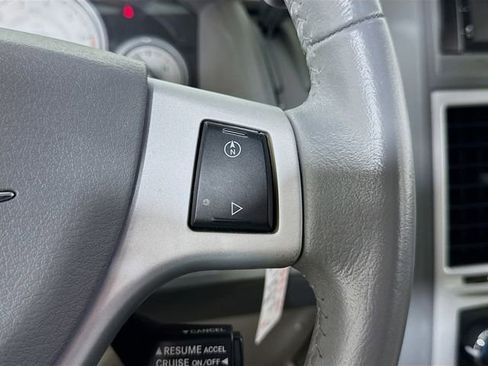 Used 2008 Chrysler Town & Country Touring image 13