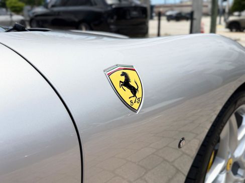 Used 2022 Ferrari Roma RWD image 8