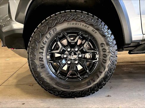 Used 2025 Chevrolet Colorado ZR2 w/ Midnight Edition image 7