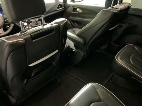 Used 2023 Chrysler Pacifica Limited w/ Uconnect Theater Family Group AWD/4WD image 26