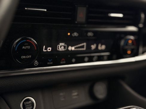 Used 2022 Nissan Rogue SL w/ SL Premium Package image 25