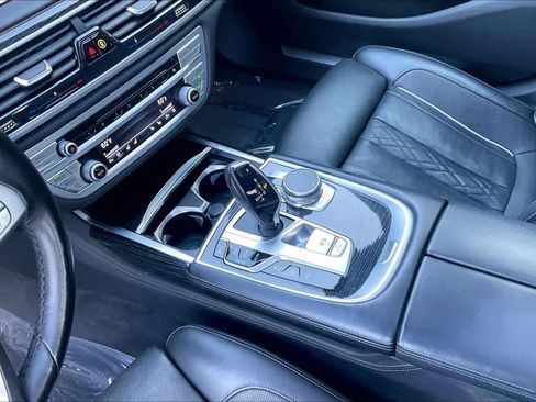Used 2019 BMW 750i xDrive w/ M Sport Package AWD/4WD image 16