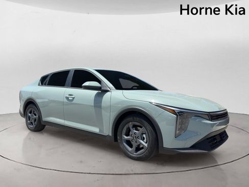 New 2026 Kia K4 FWD image 2