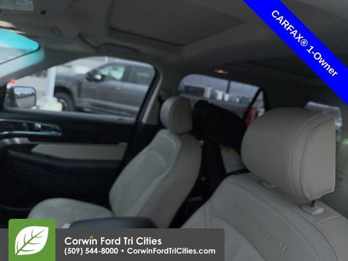 Used 2017 Ford Explorer Platinum image 8