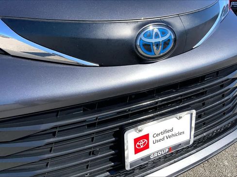 Used 2025 Toyota Sienna XLE image 28
