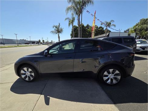 Used 2024 Tesla Model Y Long Range AWD/4WD image 8