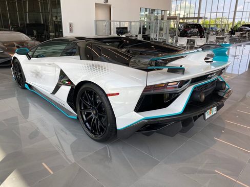 Used 2021 Lamborghini Aventador SVJ image 2