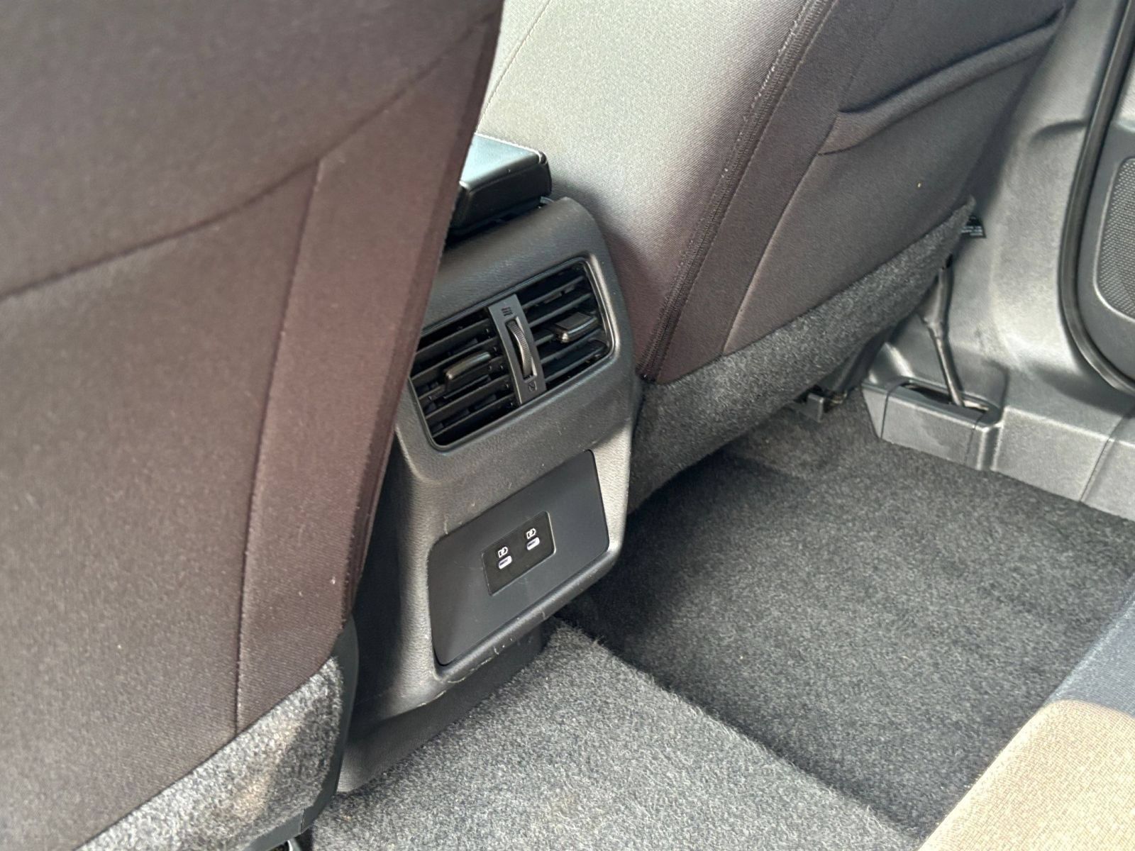 Used 2025 Nissan Rogue SV FWD image 24