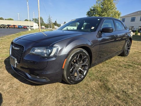 Used 2019 Chrysler 300 S image 3