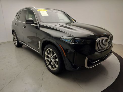 Certified 2024 BMW X5 xDrive40i w/ Premium Package AWD/4WD image 2