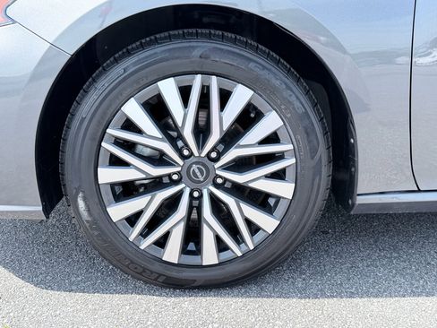 Used 2024 Nissan Altima 2.5 SV image 32