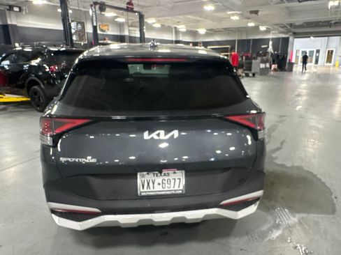 Certified 2025 Kia Sportage EX FWD image 5
