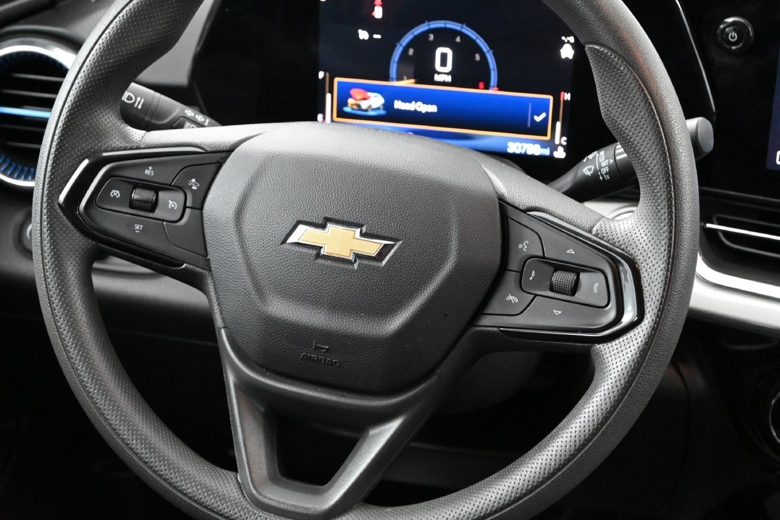 Used 2025 Chevrolet Trax LT FWD image 14