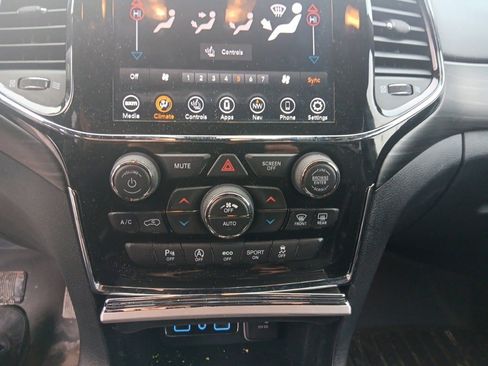 Used 2021 Jeep Grand Cherokee Laredo X image 33