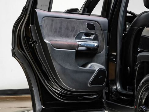 Used 2023 Mercedes-Benz GLB 250 4MATIC image 41