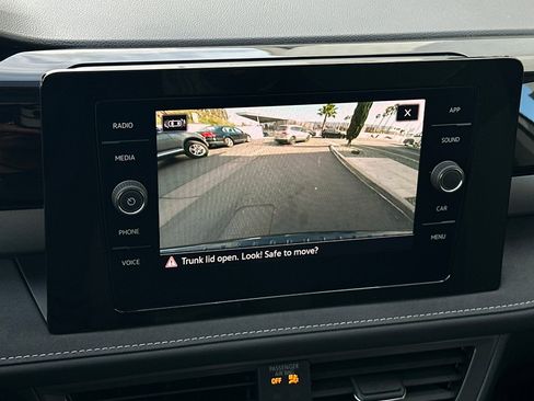 New 2026 Volkswagen Taos SE image 17