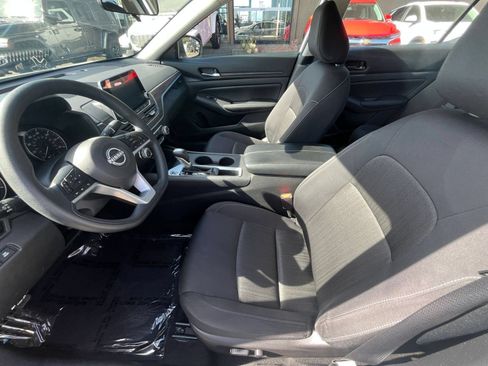 Used 2025 Nissan Altima 2.5 SV FWD image 28