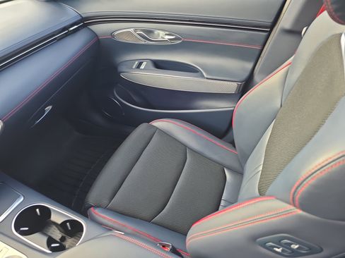 Used 2022 Genesis GV70 2.5T w/ Sport Prestige Package image 18