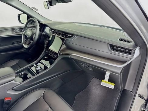 New 2025 Jeep Grand Cherokee L Limited w/ Trailer Tow Package image 34