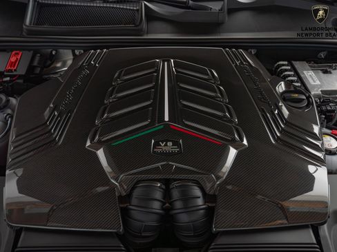 Used 2025 Lamborghini Urus SE image 10