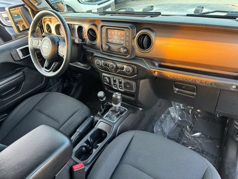 Used 2018 Jeep Wrangler Sport AWD/4WD image 18