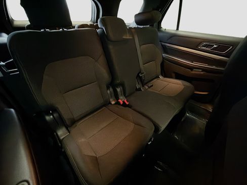 Used 2018 Ford Explorer XLT image 14