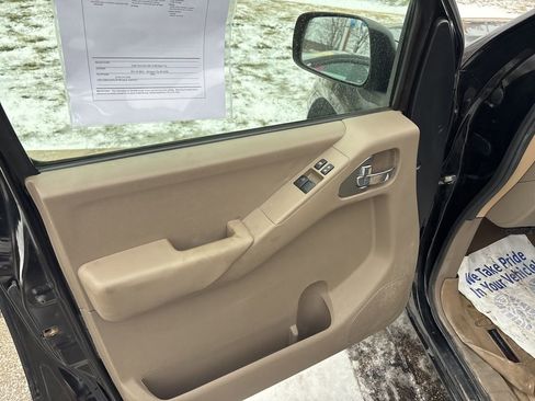 Used 2013 Nissan Frontier SV image 14