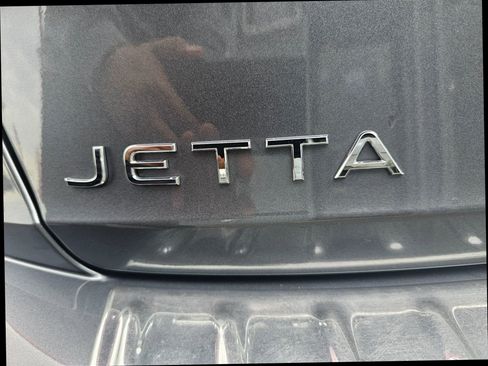 Used 2023 Volkswagen Jetta SE FWD image 28