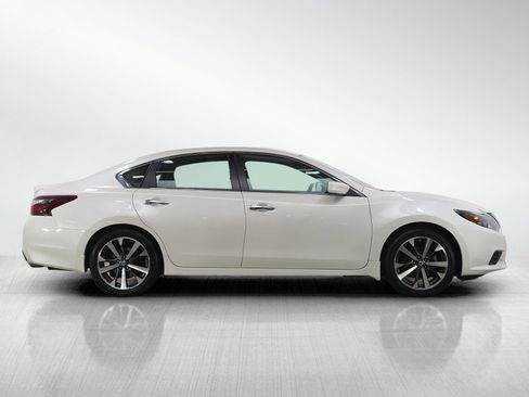 Used 2017 Nissan Altima 2.5 SR image 6