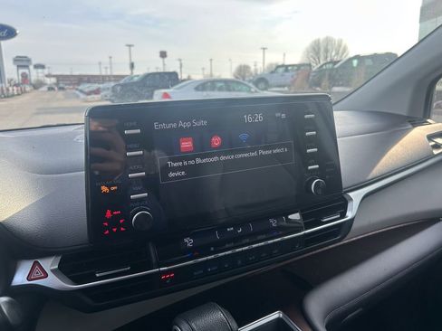 Used 2021 Toyota Sienna XLE image 23