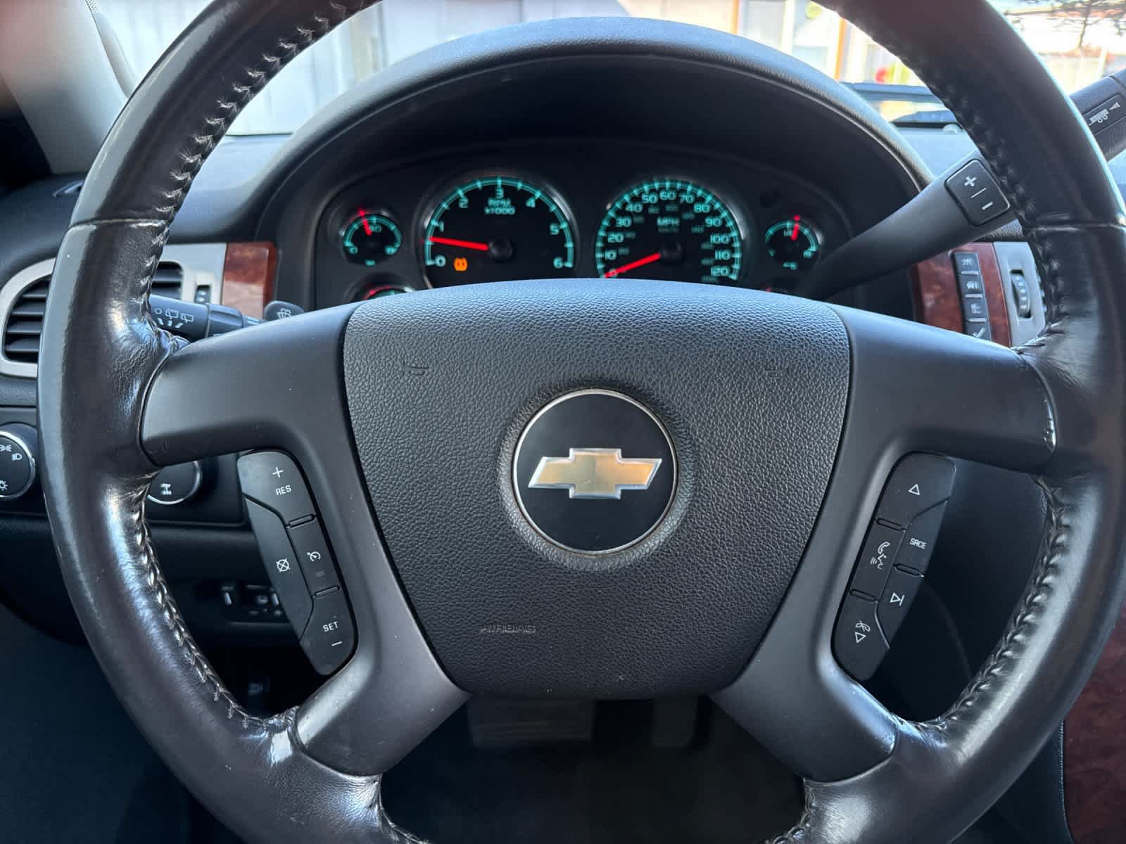 Used 2009 Chevrolet Suburban 2500 LT AWD/4WD image 24