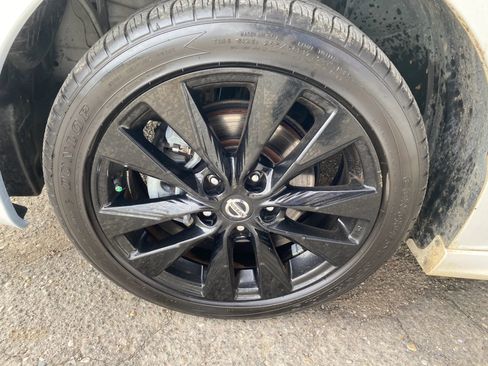 Used 2018 Nissan Sentra SR w/ SR Midnight Edition Package image 25