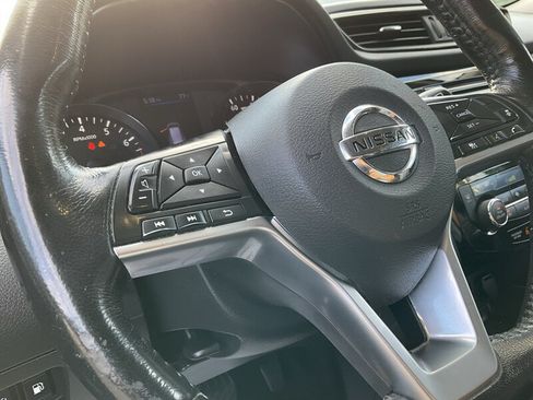 Used 2018 Nissan Rogue SL w/ Premium Package AWD/4WD image 25