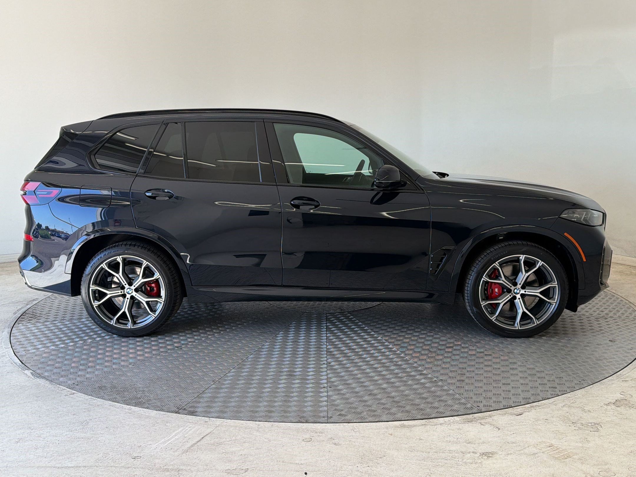 New 2026 BMW X5 xDrive40i w/ M Sport Package AWD/4WD image 8