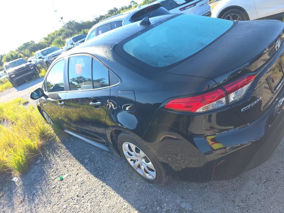 Used 2024 Toyota Corolla LE FWD image 1