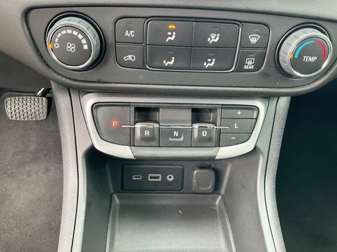 Used 2024 GMC Terrain SLE AWD/4WD image 23