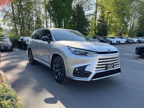 New 2026 Lexus TX 500h AWD image 8