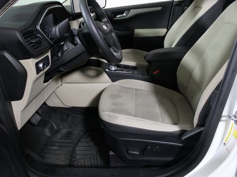 Certified 2020 Ford Escape SE image 11