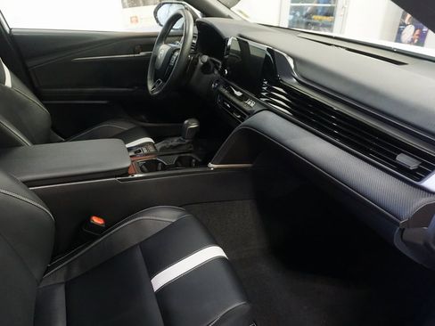 Used 2025 Toyota Camry SE w/ Convenience Package image 25