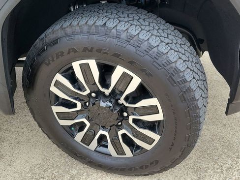 Certified 2025 GMC Sierra 2500 Denali Ultimate AWD/4WD image 34