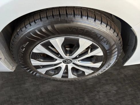 Used 2022 Toyota Prius Prime XLE FWD image 40