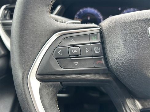 Used 2024 Jeep Grand Cherokee Altitude image 23