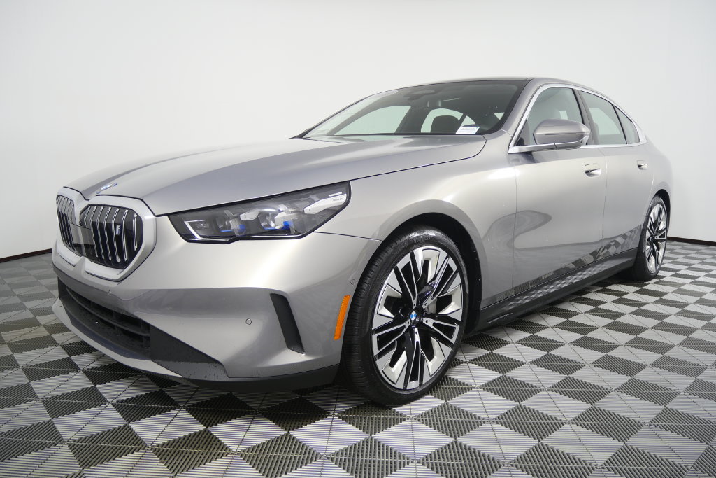 Certified 2026 BMW i5 eDrive40 AWD/4WD image 8