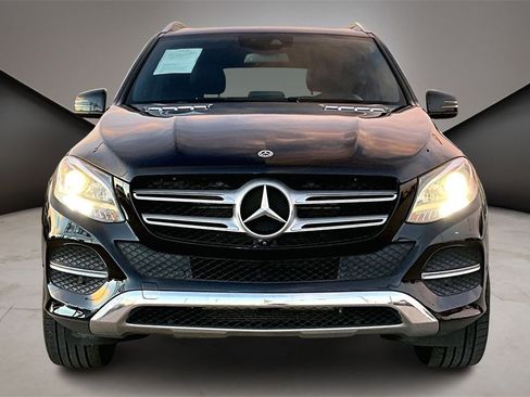 Used 2018 Mercedes-Benz GLE 350 w/ Premium 1 Package image 3