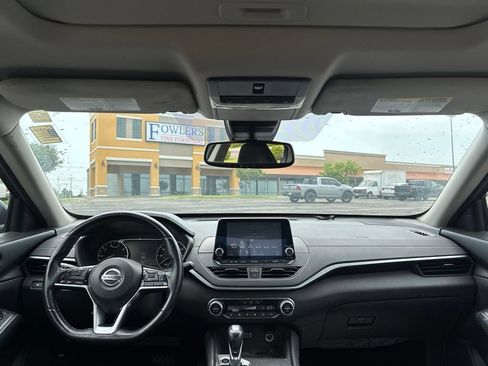 Used 2019 Nissan Altima 2.5 SV FWD image 12
