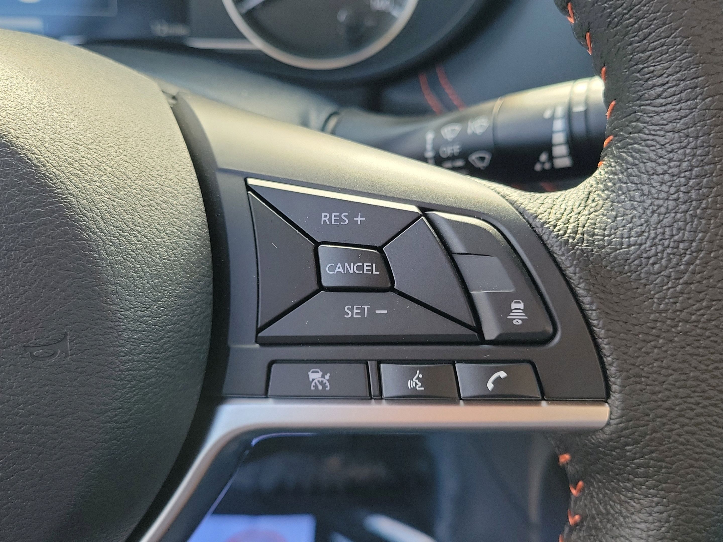 New 2025 Nissan Versa SR w/ Trunk Package FWD image 22