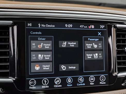 Used 2018 Chrysler Pacifica Limited image 33