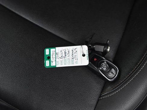 Used 2019 Buick Regal Essence image 24