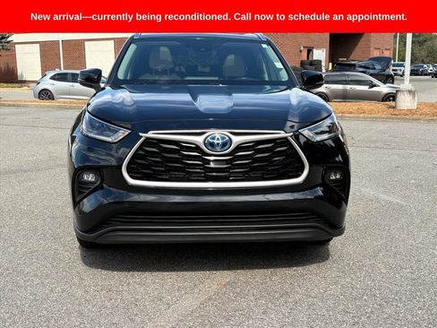 Used 2021 Toyota Highlander XLE image 2